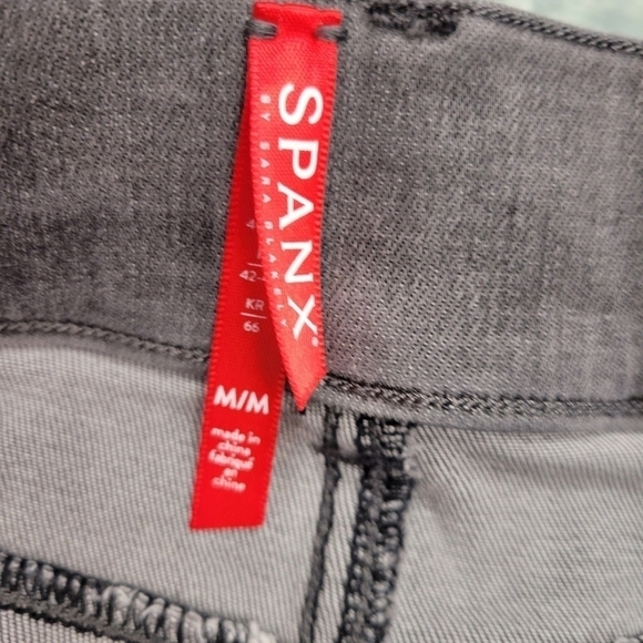 SPANX Vintage Distressed Gray Ankle Skinny Jeans Size Medium - Picture 3 of 11